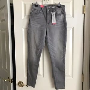 Levi’s High-Rise Stretch Denim Jeans